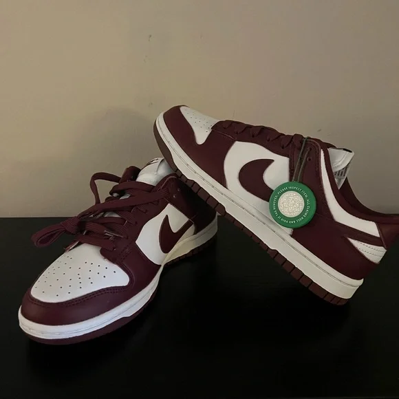 NEW NIKE Dunk Low Women’s size 7. For faster shipping box not included.